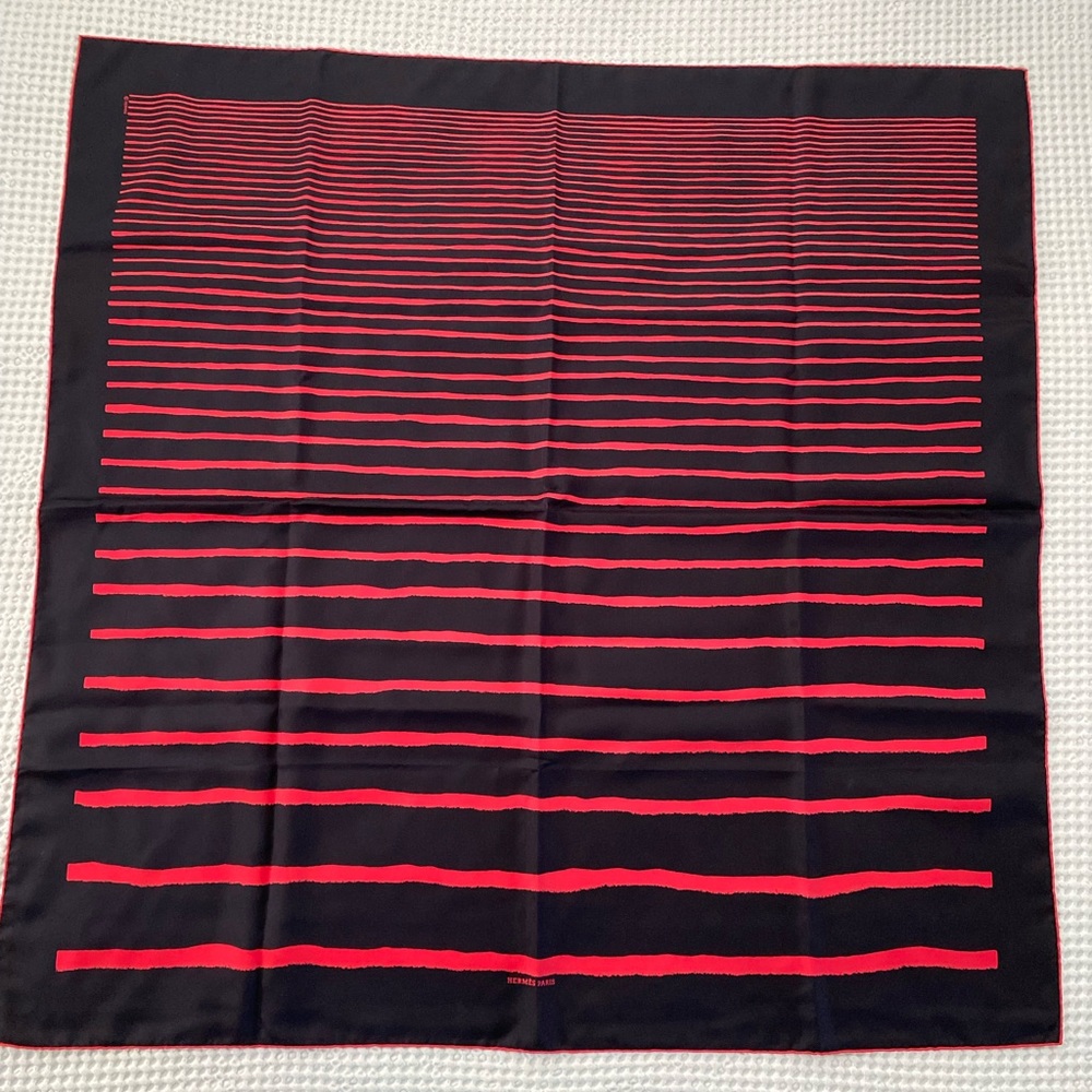 Hermes vintage 100% silk scarf. Good condition. 34 in x 34 in square